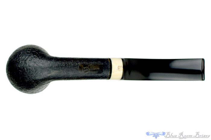 Blue Room Briars is proud to present this Charl Goussard Pipe Bent Sandblast Egg with Horn