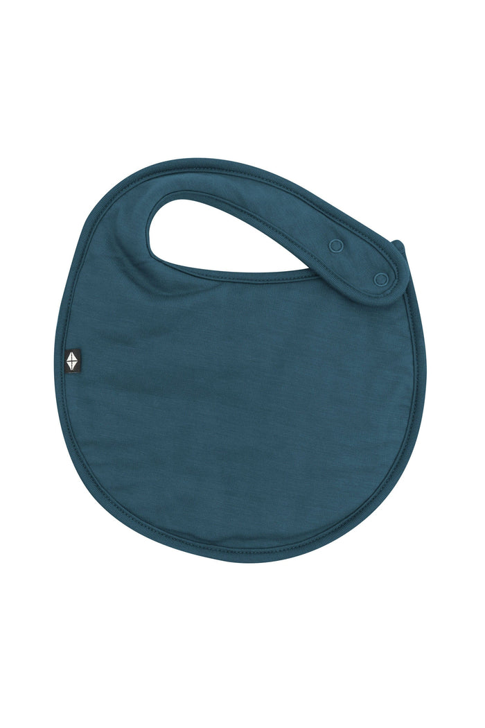 The front of the Cushy Bib in Atlantic showing the snap closures