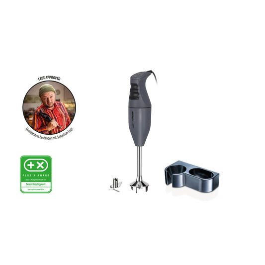 Der ESGE-Zauberstab M100 - Exklusiv Edition Anthrazit ist ein schwarzer Stabmixer mit einer Metallklinge, einer Wandhalterung und einer grünen Zertifizierungsplakette. Auf der linken Seite zeigt ein Foto einen lächelnden Koch in Streifen und Hut mit deutschem Text am Rand.