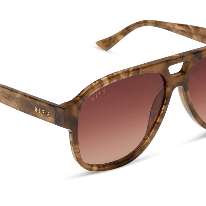 jessie james decker x diff eyewear featuring the nash navigator sunglasses with a black walnut tortoise frame and brown gradient lenses detailed view